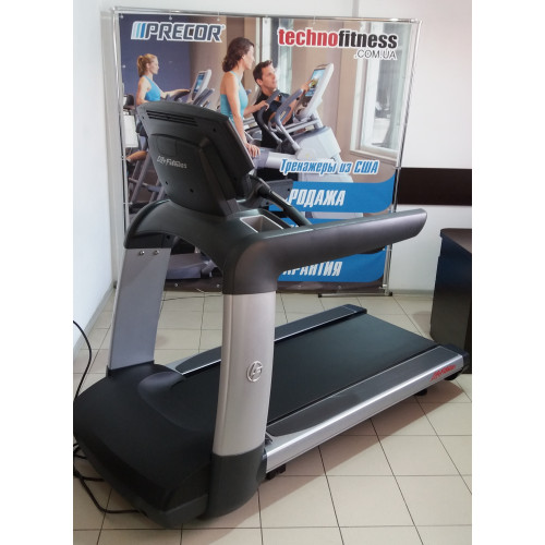 Беговая дорожка  Life Fitness 95T Elevation (Б/У) - фото №5